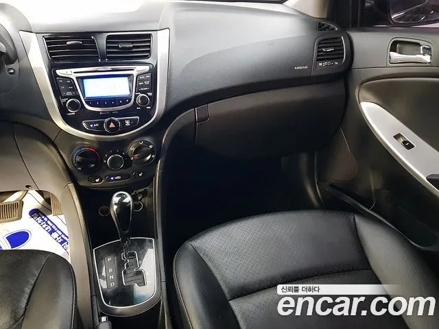 HYUNDAI ACCENT 2015 — 122 000 км, чёрный, Корея — под ключ — фото 10