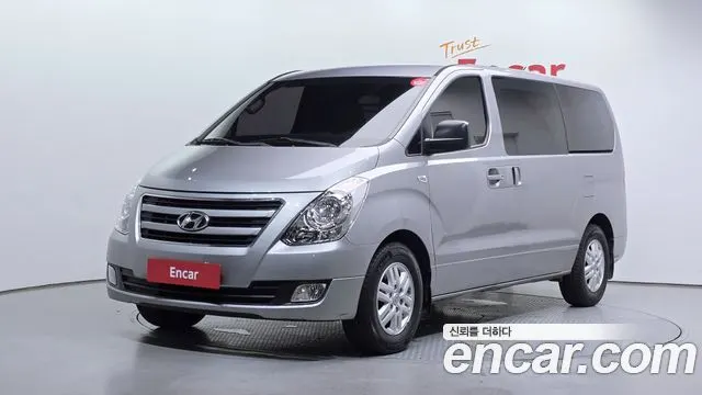 HYUNDAI GRAND STAREX 2017 — 158 032 км, серебристо-серый, Корея — под ключ — фото 1