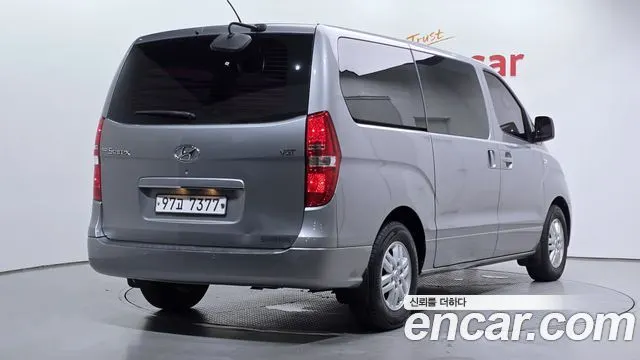 HYUNDAI GRAND STAREX 2017 — 158 032 км, серебристо-серый, Корея — под ключ — фото 2