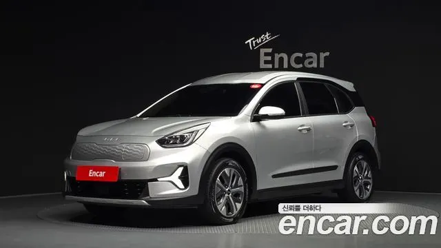 KIA NIRO PLUS 2023 — 65 023 км, серебристый, Корея — под ключ — фото 1