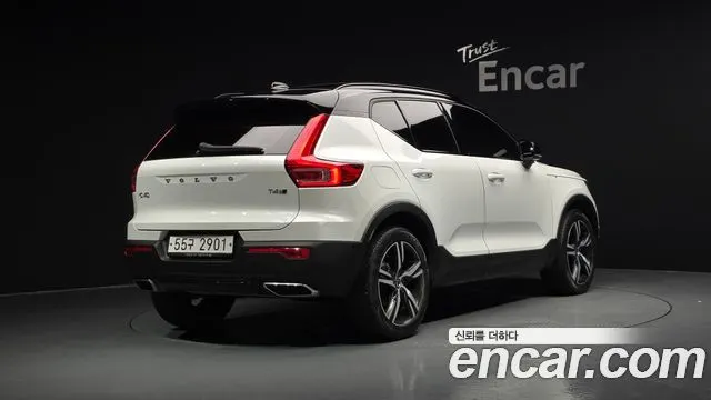 VOLVO XC40 2019 — 144 491 км, белый, Корея — под ключ — фото 1