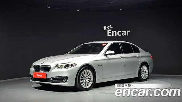BMW 5 SERIES 2014 — 166 986 км, серебристо-серый, Корея — под ключ — фото 1