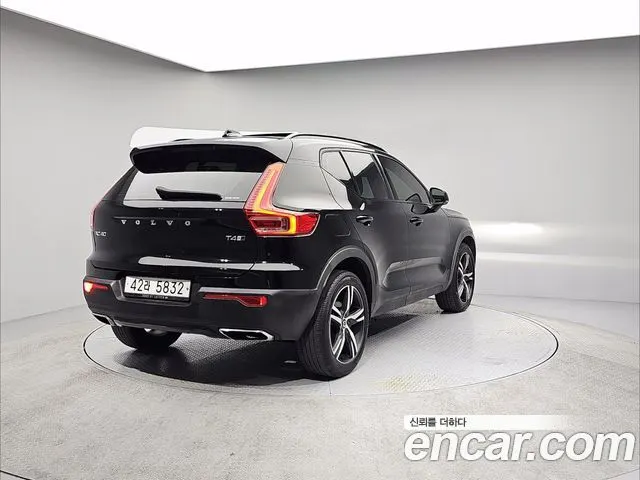 VOLVO XC40 2019 — 88 744 км, чёрный, Корея — под ключ — фото 4
