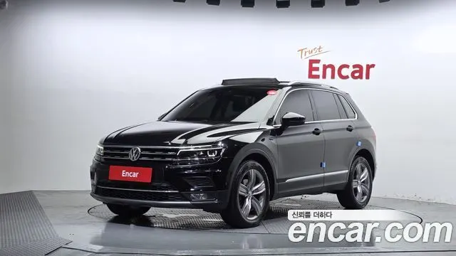 VOLKSWAGEN TIGUAN 2018 — 111 495 км, чёрный, Корея — под ключ — фото 1