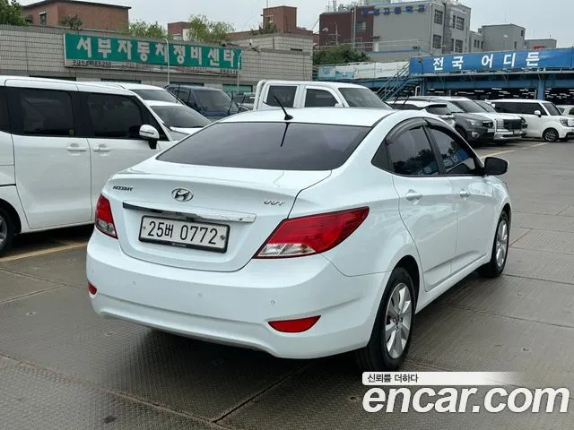 HYUNDAI ACCENT 2017 — 113 500 км, белый, Корея — под ключ — фото 2