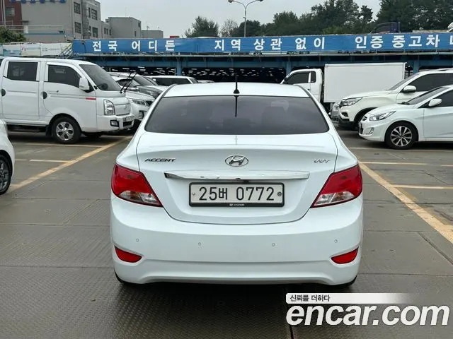 HYUNDAI ACCENT 2017 — 113 500 км, белый, Корея — под ключ — фото 4