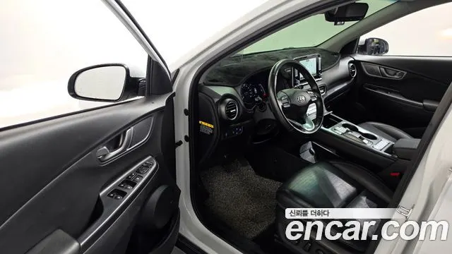 HYUNDAI KONA ELECTRIC 2019 — 126 870 км, белый, Корея — под ключ — фото 10