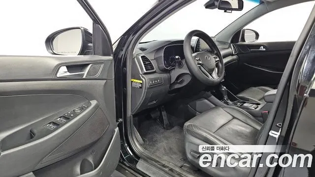 HYUNDAI TUCSON 2019 — 74 941 км, чёрный, Корея — под ключ — фото 10