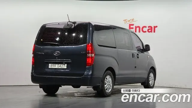 HYUNDAI GRAND STAREX 2017 — 134 743 км, серый, Корея — под ключ — фото 2