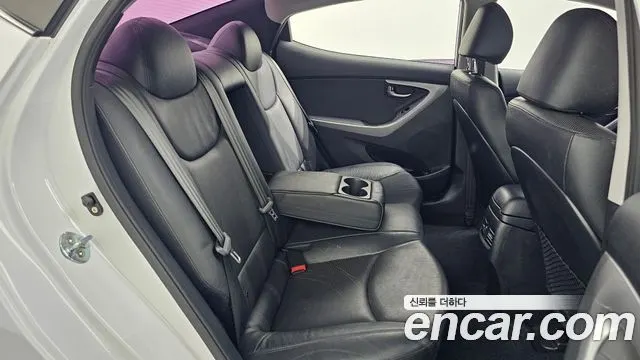 HYUNDAI AVANTE 2015 — 88 976 км, белый, Корея — под ключ — фото 12