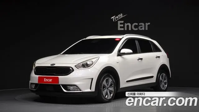 KIA NIRO 2017 — 187 916 км, белый, Корея — под ключ — фото 1
