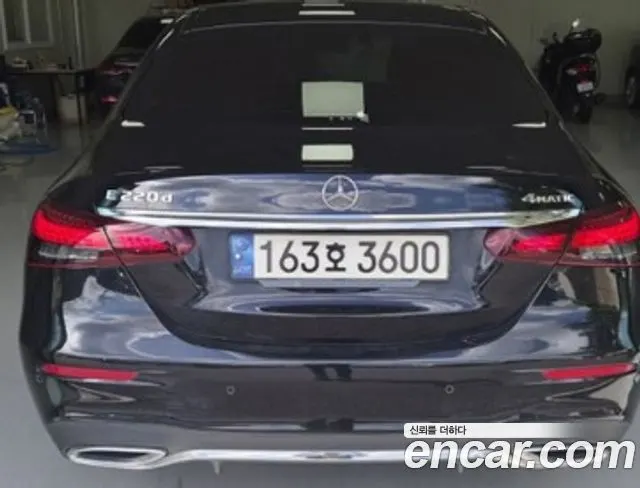 MERCEDES-BENZ E-CLASS W213 2021 — 106 044 км, чёрный, Корея — под ключ — фото 2