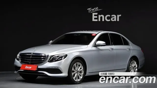 MERCEDES-BENZ E-CLASS W213 2018 — 79 119 км, серебристый, Корея — под ключ — фото 1