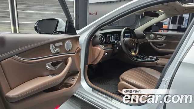 MERCEDES-BENZ E-CLASS W213 2018 — 79 119 км, серебристый, Корея — под ключ — фото 10