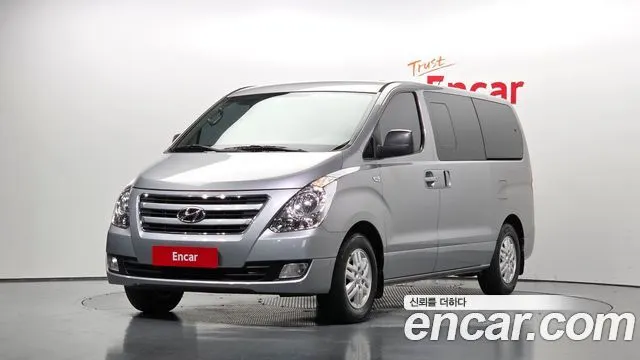 HYUNDAI GRAND STAREX 2018 — 91 996 км, серебристый, Корея — под ключ — фото 1