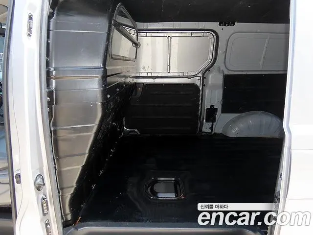 HYUNDAI GRAND STAREX 2017 — 127 099 км, серебристо-серый, Корея — под ключ — фото 6