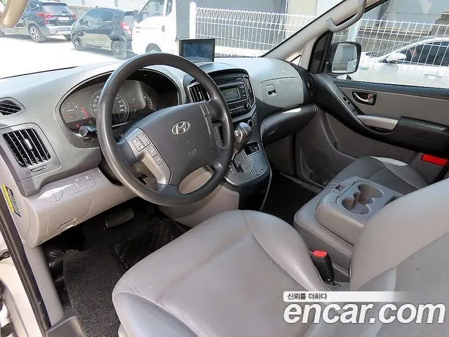 HYUNDAI GRAND STAREX 2017 — 127 099 км, серебристо-серый, Корея — под ключ — фото 7