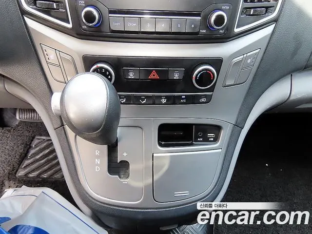 HYUNDAI GRAND STAREX 2017 — 127 099 км, серебристо-серый, Корея — под ключ — фото 10