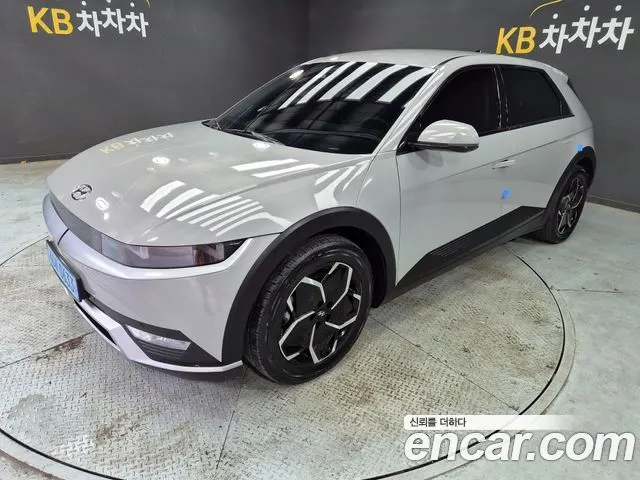 HYUNDAI IONIQ 5 2023 — 16 429 км, серебристо-серый, Корея — под ключ — фото 3