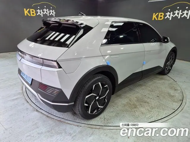 HYUNDAI IONIQ 5 2023 — 16 429 км, серебристо-серый, Корея — под ключ — фото 6