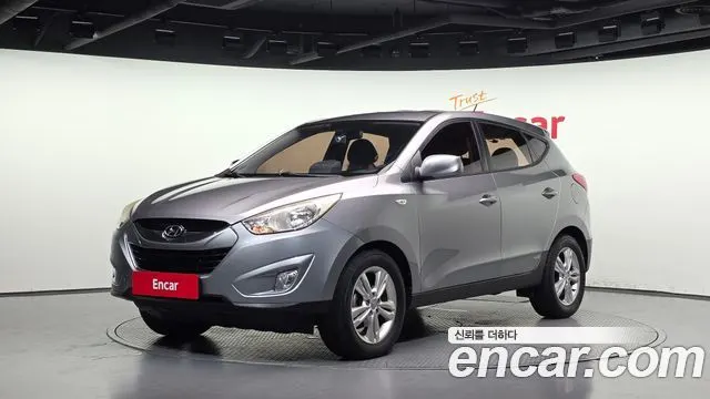 HYUNDAI TUCSON 2011 — 126 484 км, серебристо-серый, Корея — под ключ — фото 1