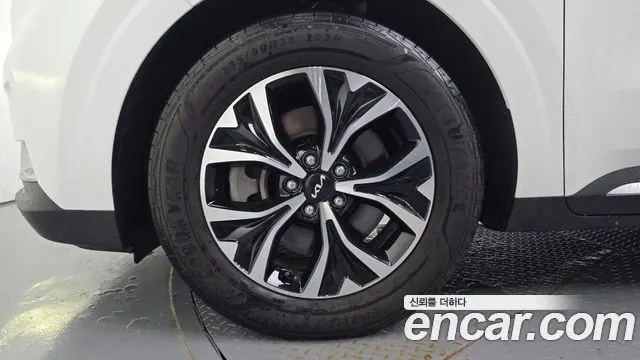 KIA CARNIVAL 2023 — 60 268 км, белый, Корея — под ключ — фото 5
