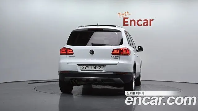 VOLKSWAGEN TIGUAN 2016 — 163 437 км, белый, Корея — под ключ — фото 4