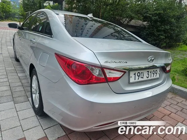 HYUNDAI SONATA 2010 — 121 000 км, серебристый, Корея — под ключ — фото 6