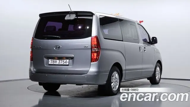 HYUNDAI GRAND STAREX 2016 — 53 059 км, серебристый, Корея — под ключ — фото 2