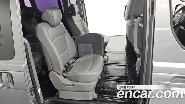 HYUNDAI GRAND STAREX 2016 — 53 059 км, серебристый, Корея — под ключ — фото 11