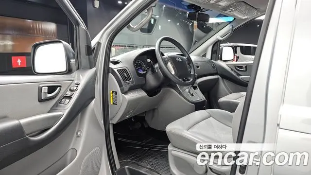 HYUNDAI GRAND STAREX 2016 — 53 059 км, серебристый, Корея — под ключ — фото 10