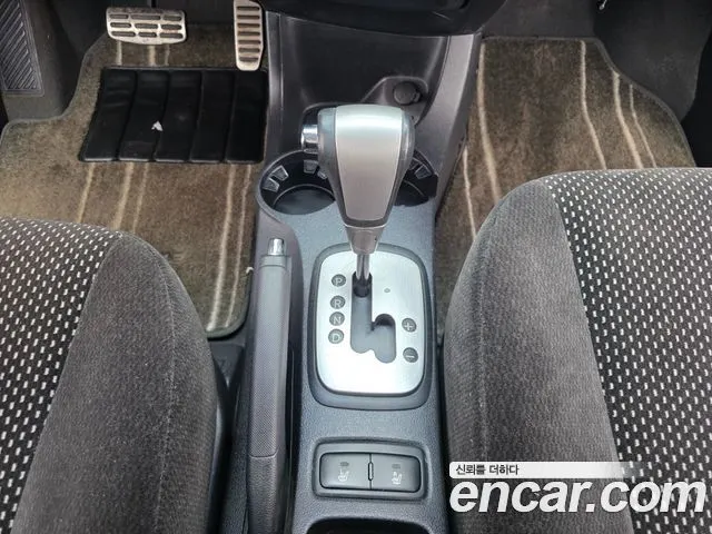 KIA NEW SPORTAGE 2006 — 156 141 км, серебристо-серый, Корея — под ключ — фото 9