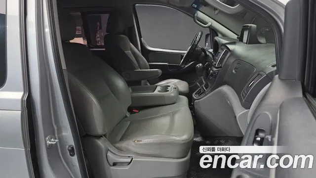 HYUNDAI GRAND STAREX 2017 — 175 186 км, серебристый, Корея — под ключ — фото 11