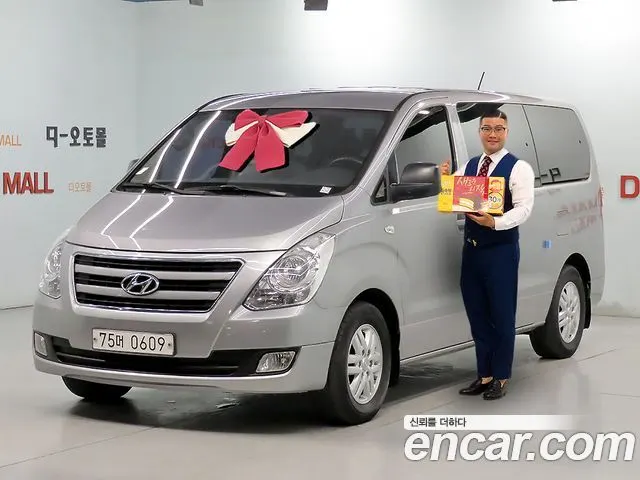 HYUNDAI GRAND STAREX 2016 — 161 653 км, серебристый, Корея — под ключ — фото 1