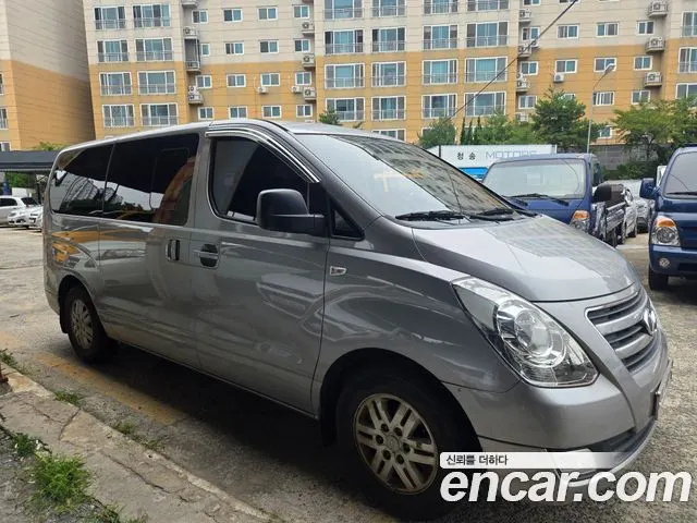 HYUNDAI GRAND STAREX 2018 — 100 600 км, серебристо-серый, Корея — под ключ — фото 2