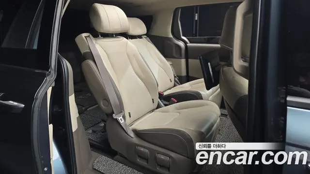 KIA CARNIVAL 2021 — 60 454 км, светло-серебристый, Корея — под ключ — фото 11