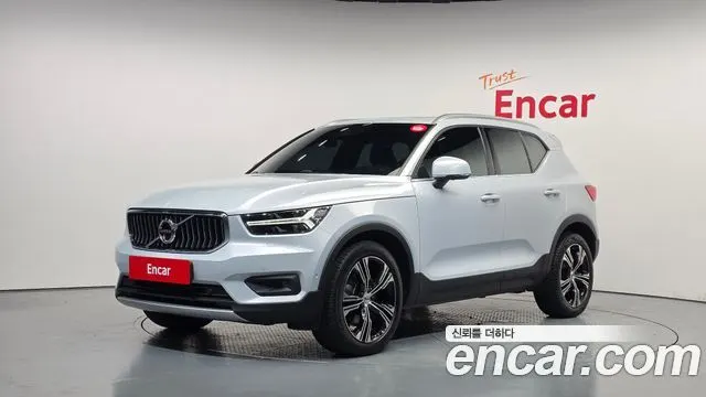 VOLVO XC40 2021 — 142 563 км, серебристо-серый, Корея — под ключ — фото 1