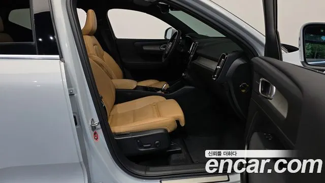 VOLVO XC40 2021 — 142 563 км, серебристо-серый, Корея — под ключ — фото 11