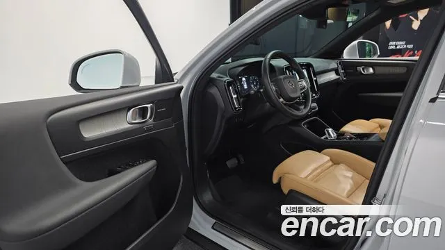 VOLVO XC40 2021 — 142 563 км, серебристо-серый, Корея — под ключ — фото 10