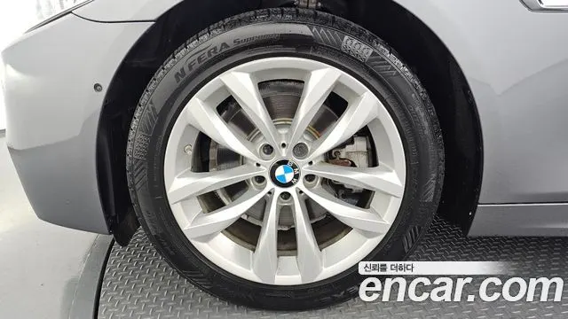 BMW 5 SERIES 2016 — 117 432 км, серебристо-серый, Корея — под ключ — фото 5
