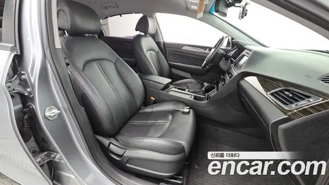 HYUNDAI SONATA 2017 — 108 068 км, серебристо-серый, Корея — под ключ — фото 11