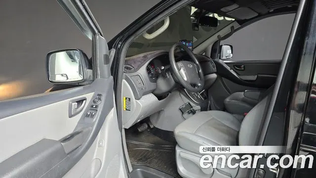 HYUNDAI GRAND STAREX 2017 — 203 227 км, чёрный, Корея — под ключ — фото 10