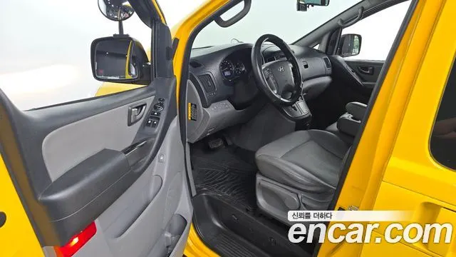 HYUNDAI GRAND STAREX 2017 — 145 330 км, жёлтый, Корея — под ключ — фото 10