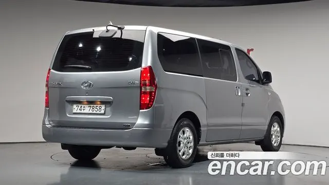HYUNDAI GRAND STAREX 2012 — 134 001 км, серебристый, Корея — под ключ — фото 2