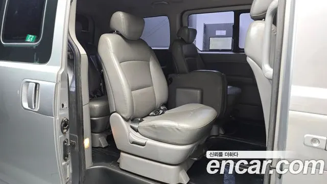 HYUNDAI GRAND STAREX 2012 — 134 001 км, серебристый, Корея — под ключ — фото 12