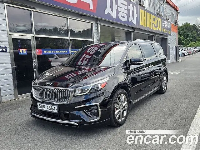 KIA CARNIVAL 2018 — 112 000 км, чёрный, Корея — под ключ — фото 1