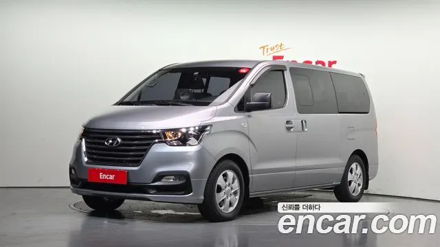 HYUNDAI GRAND STAREX 2019 — 29 449 км, серебристо-серый, Корея — под ключ — фото 1
