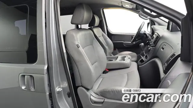 HYUNDAI GRAND STAREX 2019 — 29 449 км, серебристо-серый, Корея — под ключ — фото 11