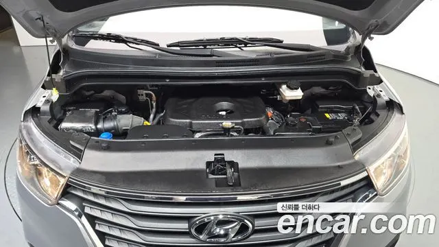 HYUNDAI GRAND STAREX 2019 — 29 449 км, серебристо-серый, Корея — под ключ — фото 6