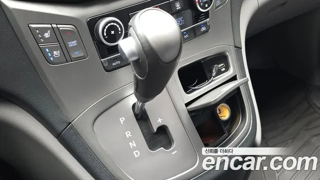 HYUNDAI GRAND STAREX 2019 — 29 449 км, серебристо-серый, Корея — под ключ — фото 9